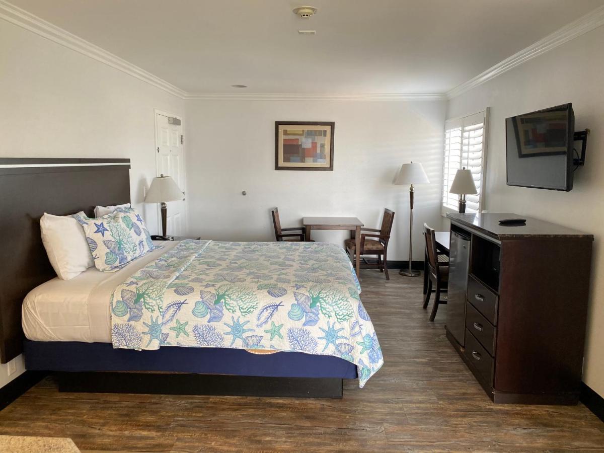 Ocean Surf Inn & Suites Huntington Beach Exterior photo